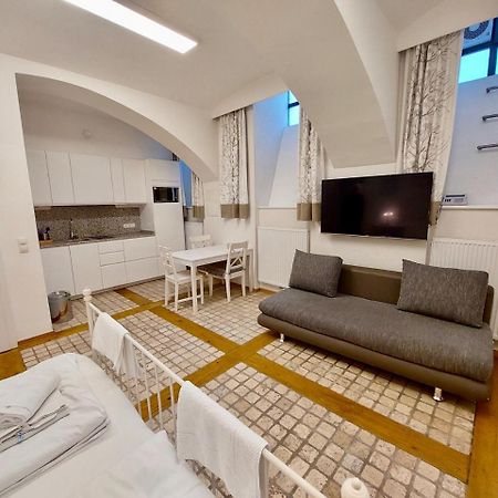 Modern Studios Near City Center Viena Exterior foto